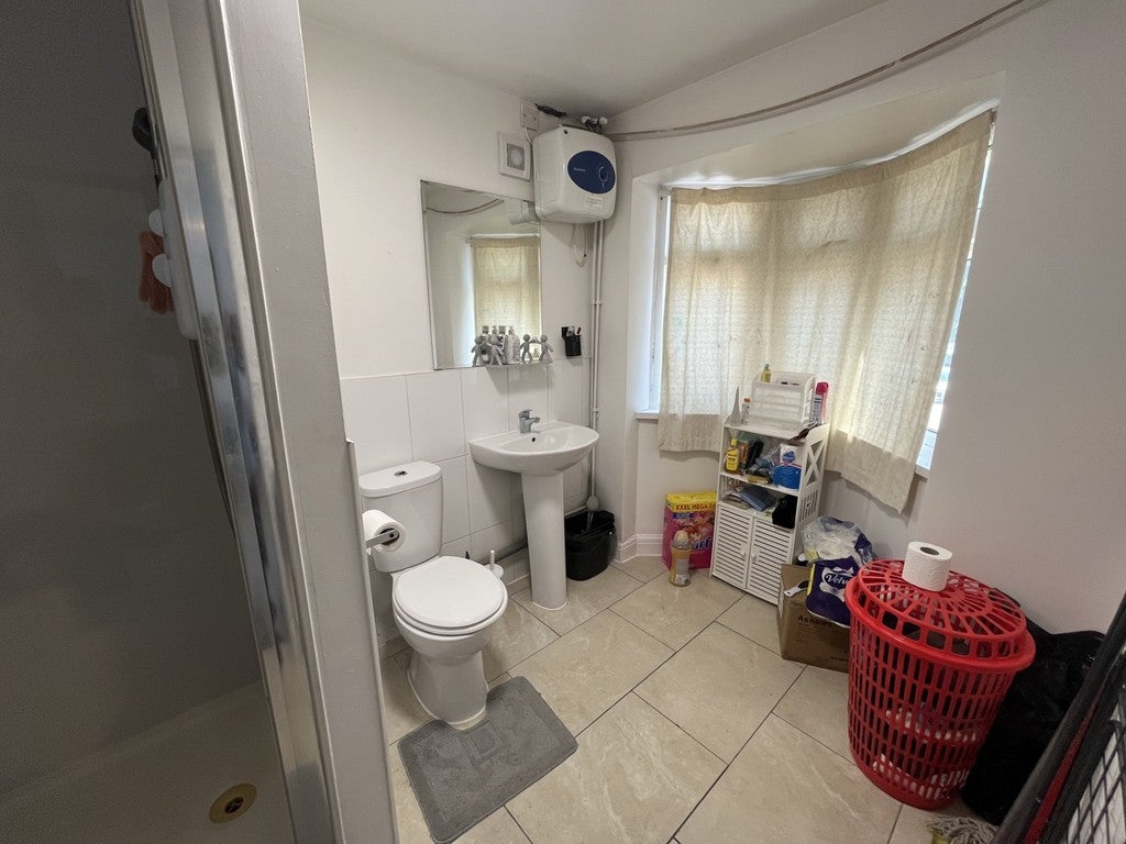 Room Kingsbridge Crescent in Greater London