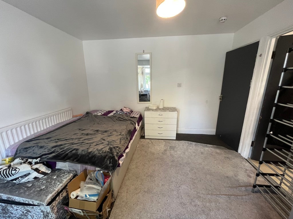 Room Kingsbridge Crescent in Greater London