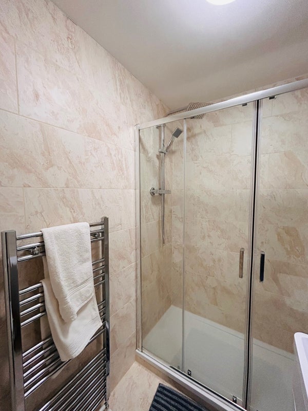Room Barney Close in Greater London