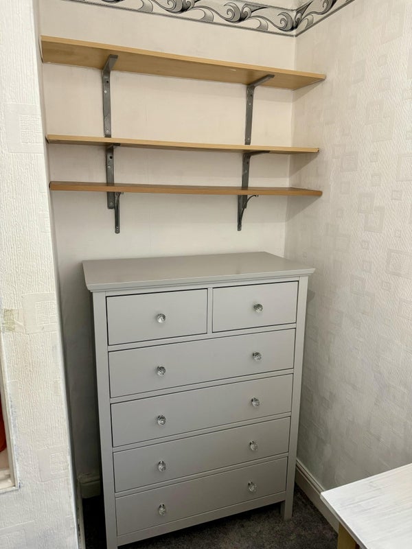 Room Martin Close in Crawley