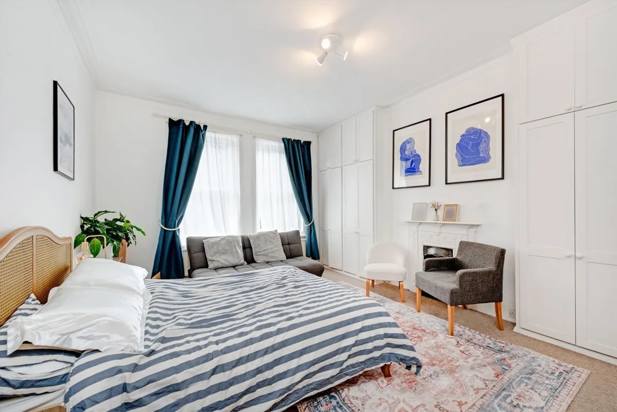 Flat Duke's Avenue in Greater London