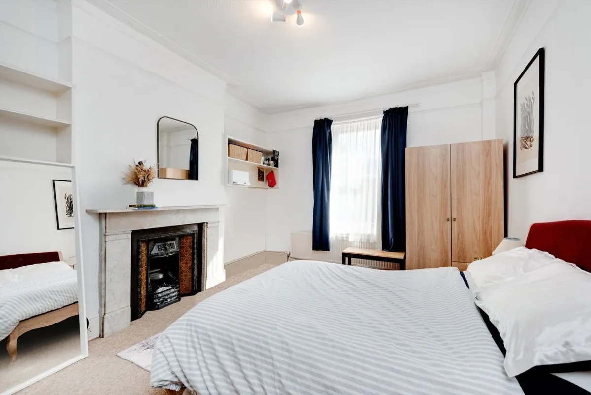Flat Duke's Avenue in Greater London