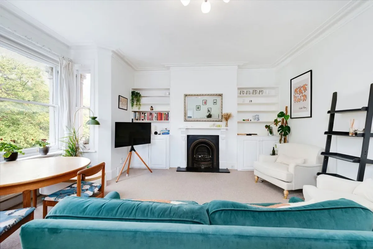 Flat Duke's Avenue in Greater London