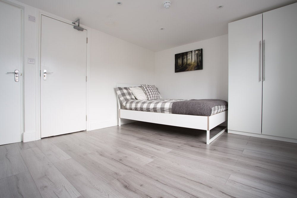 Flat Newington Butts in Greater London
