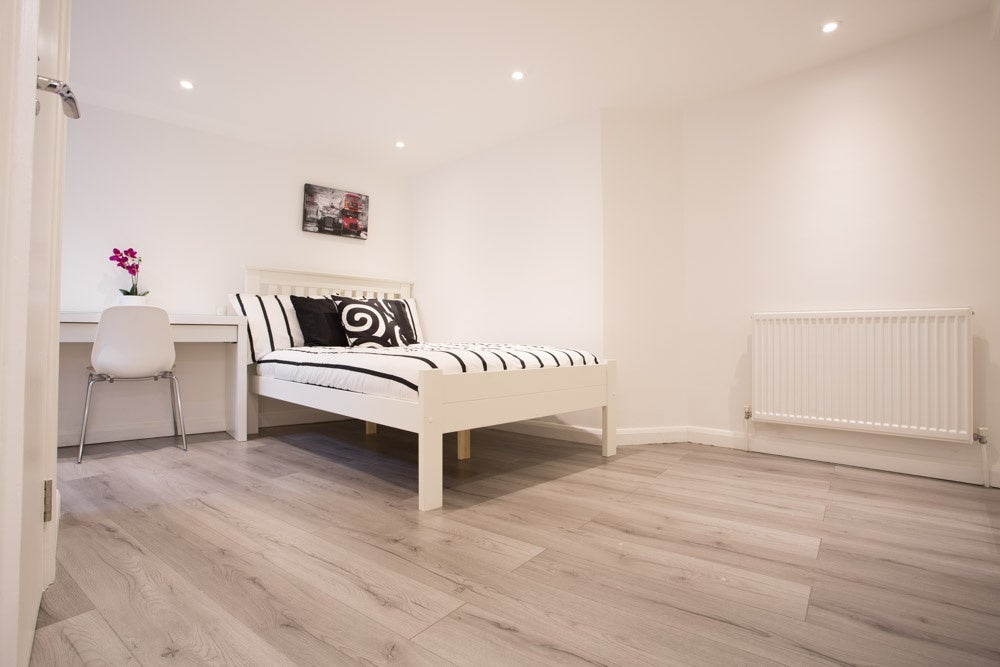 Flat Newington Butts in Greater London