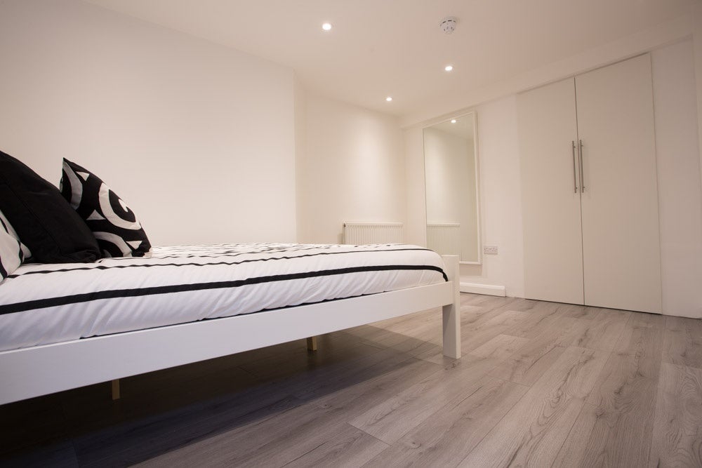 Flat Newington Butts in Greater London