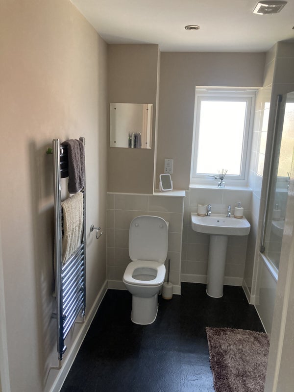 Room Marsworth Close in Manchester