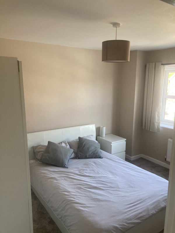 Room Marsworth Close in Manchester
