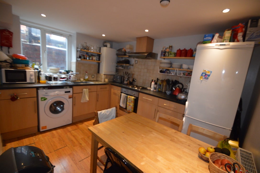 Flat Burchett Terrace in Leeds
