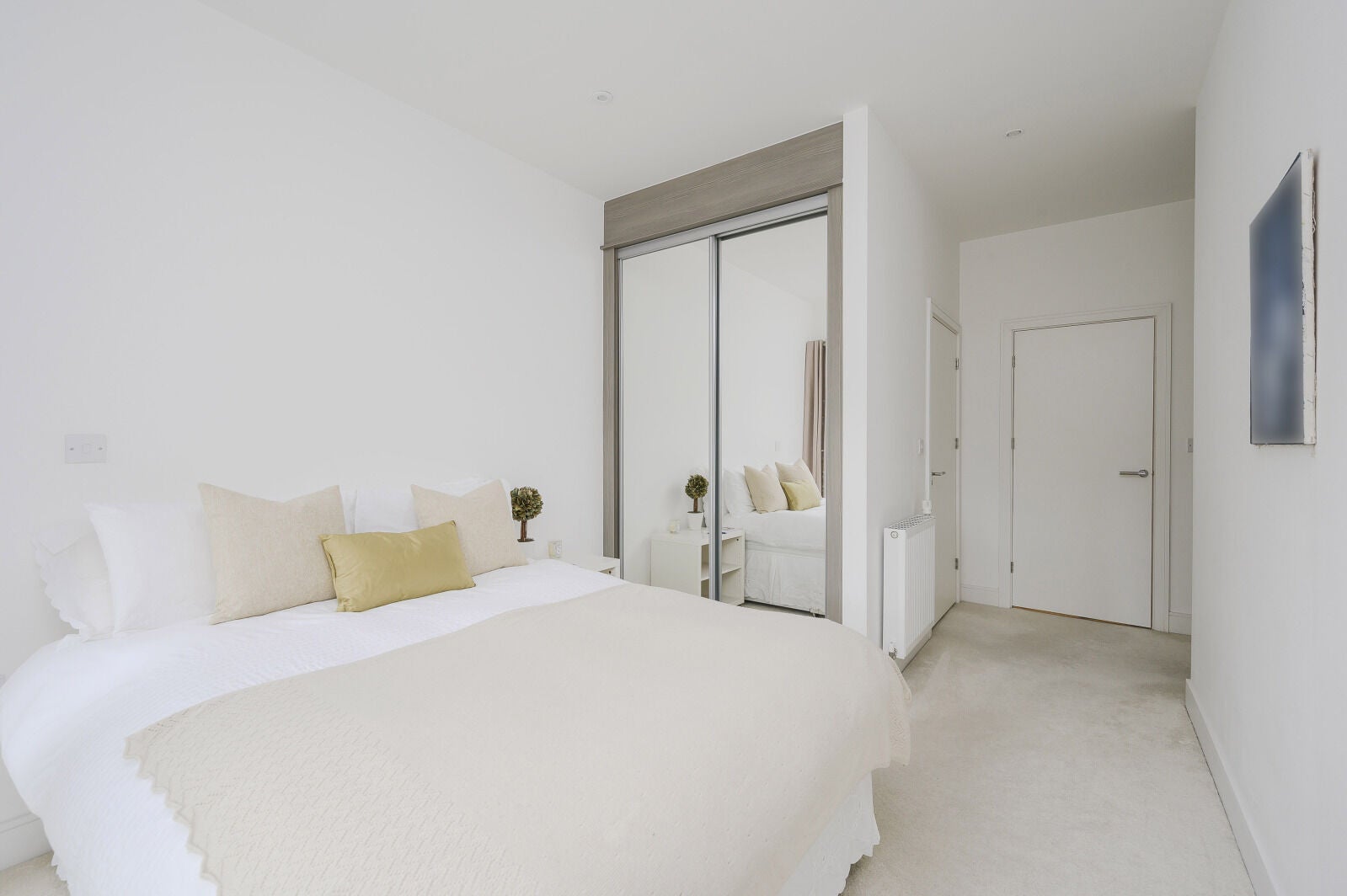 Flat Hartfield Road in Greater London