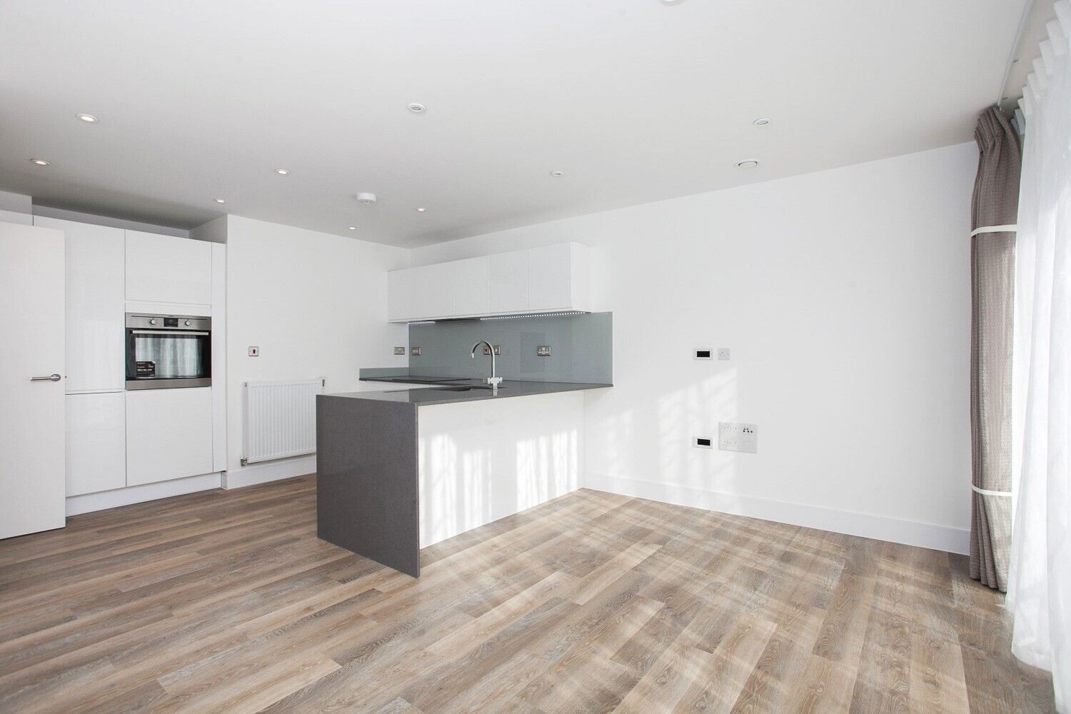 Flat Hartfield Road in Greater London