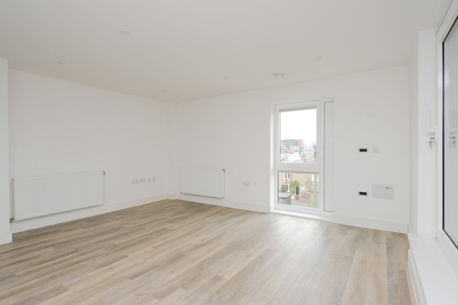 Flat Hartfield Road in Greater London