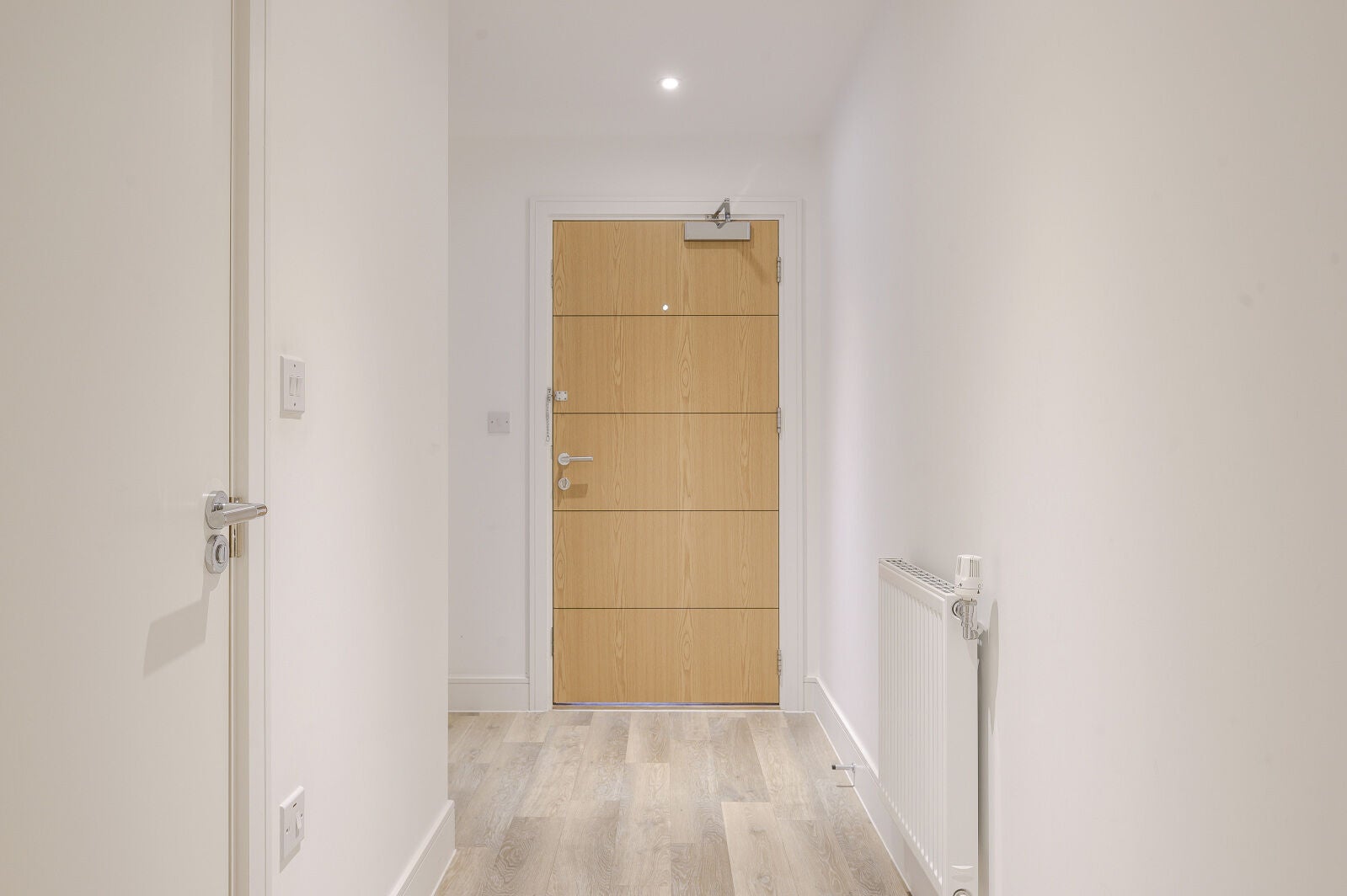 Flat Hartfield Road in Greater London