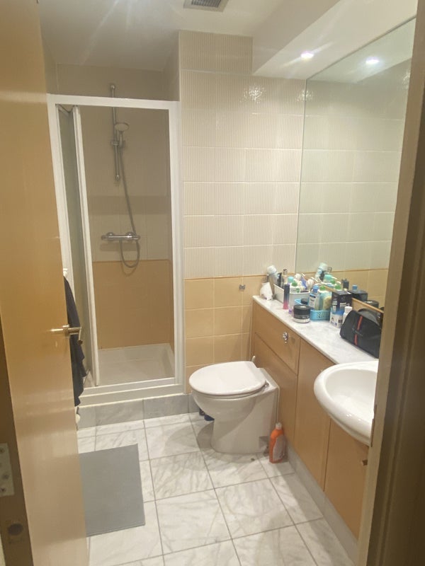 Room Belvedere Road in Greater London
