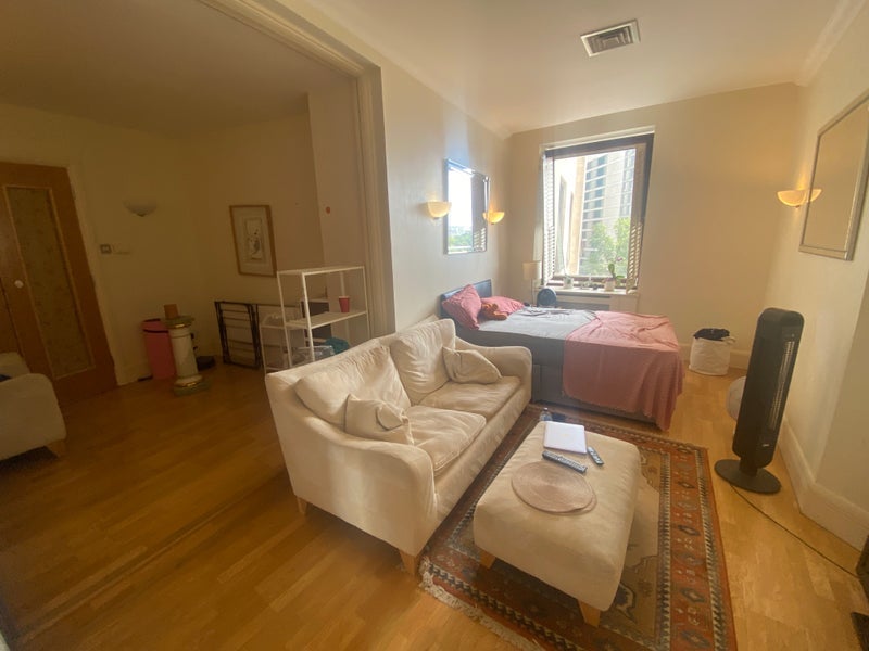 Room Belvedere Road in Greater London