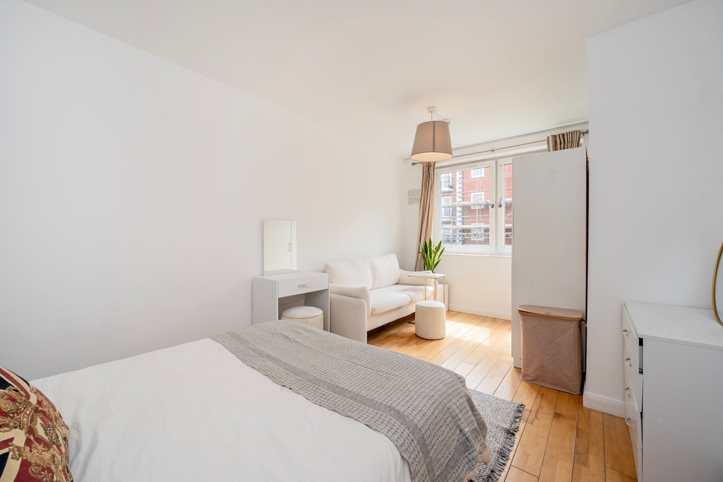 Room Boston Place in City of Westminster