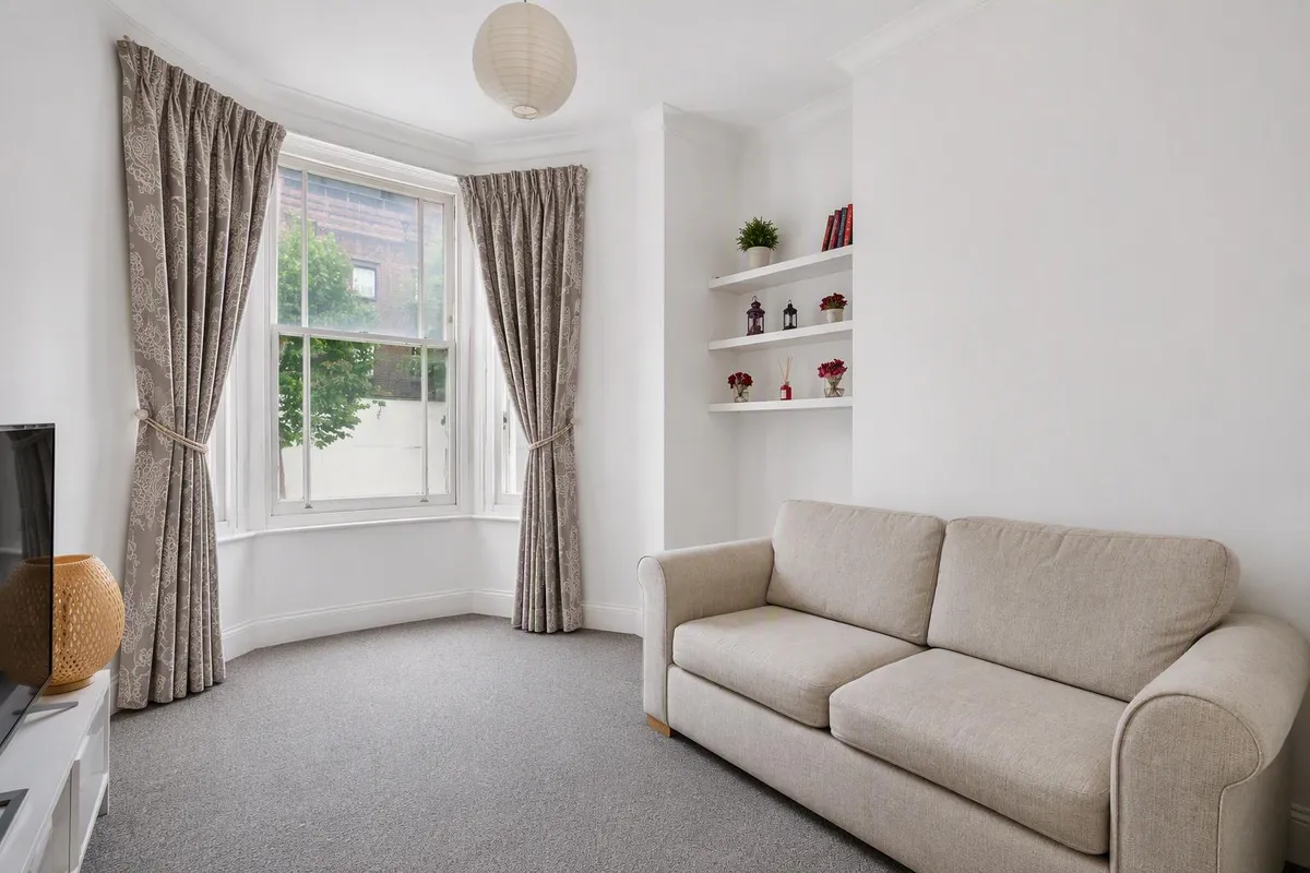 Flat Saint John's Hill in Greater London