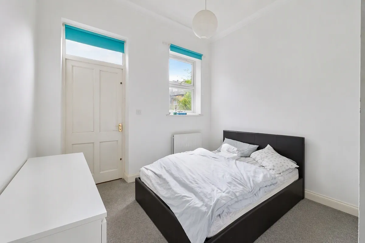 Flat Saint John's Hill in Greater London
