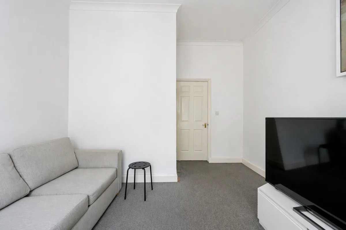 Flat Saint John's Hill in Greater London