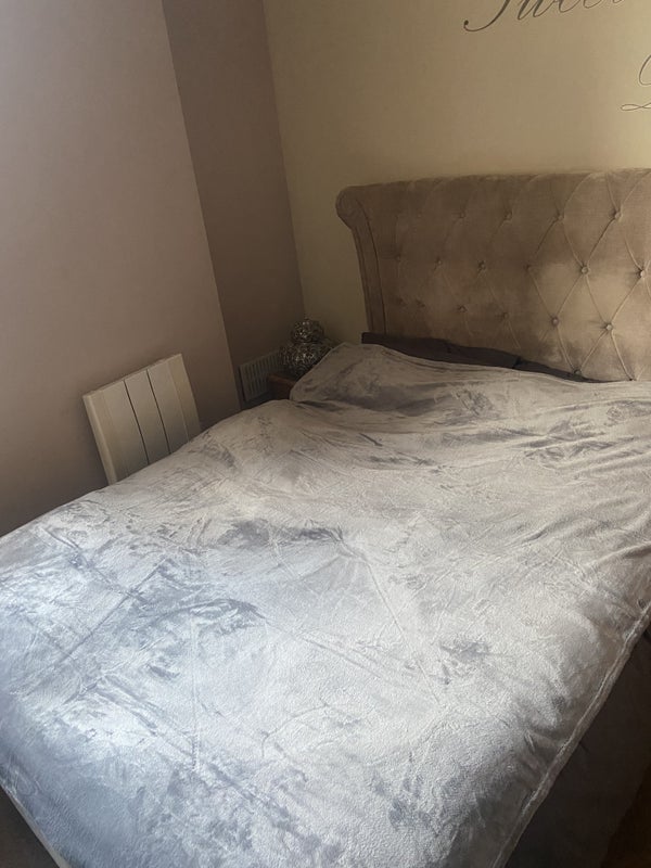 Room North Lingwell Road in Leeds