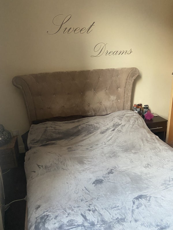 Room North Lingwell Road in Leeds