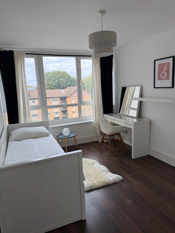 Room Ingledew Court in Leeds