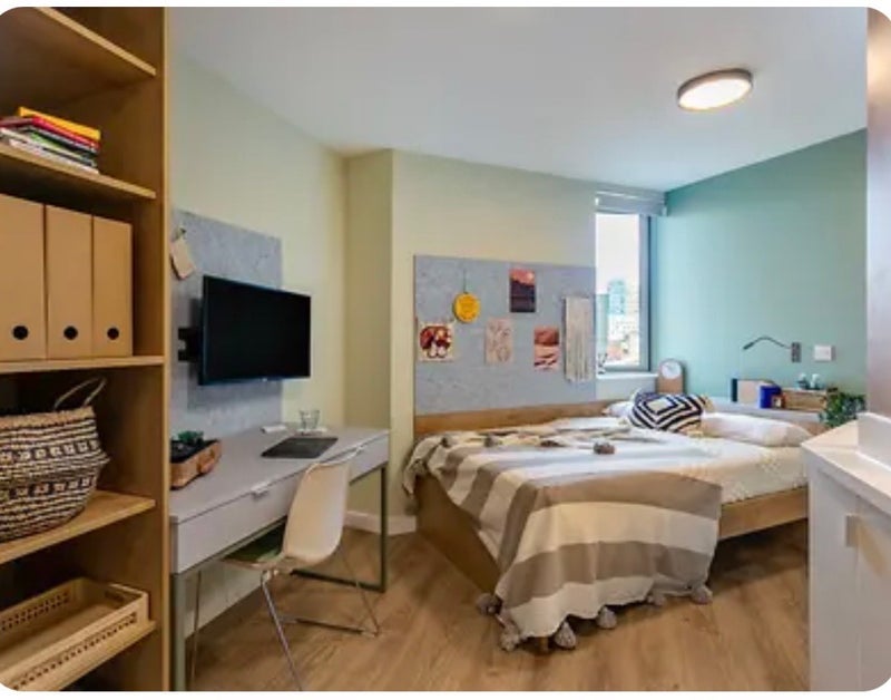 Flat Fieldgate Street in Greater London