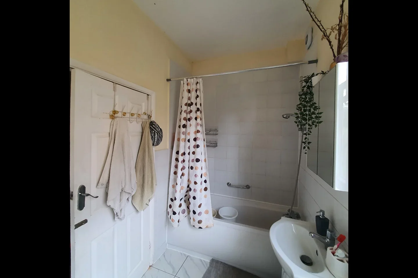 Room Ashmead Road in Greater London