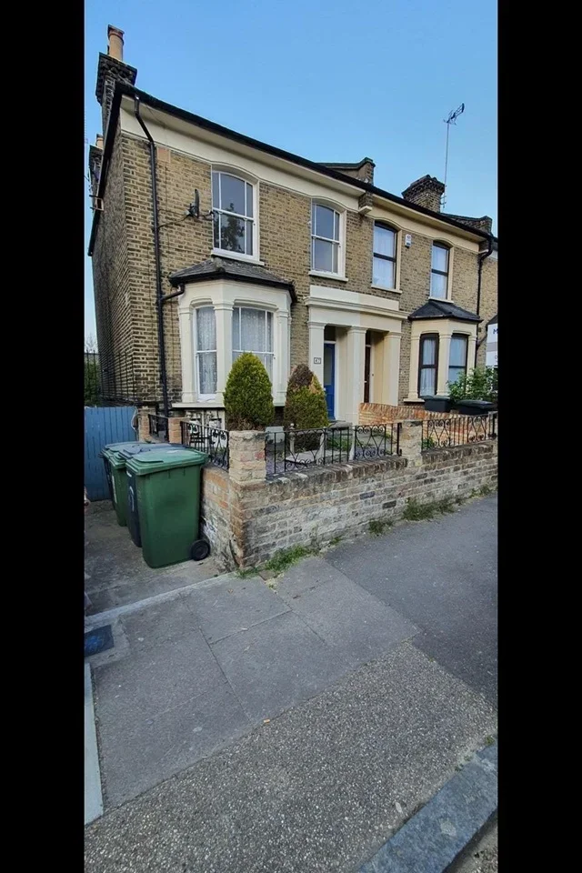 Room Ashmead Road in Greater London