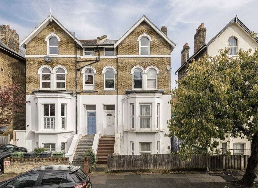 Flat Mount Pleasant Road in Greater London
