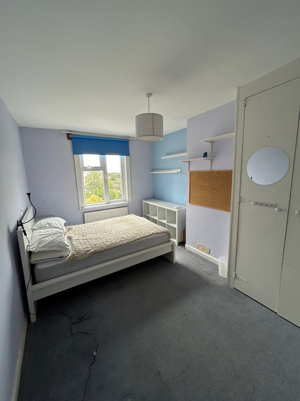 Room Downend Road in Bristol