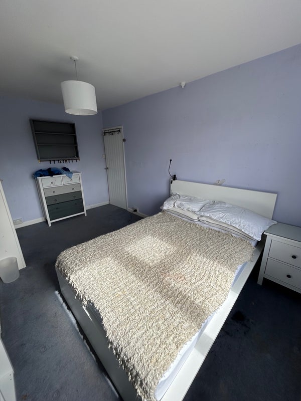 Room Downend Road in Bristol