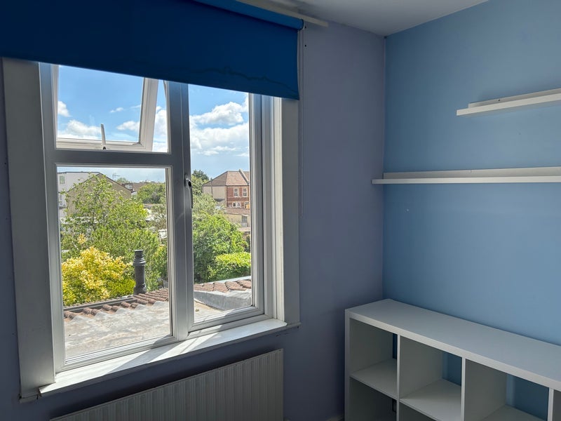 Room Downend Road in Bristol