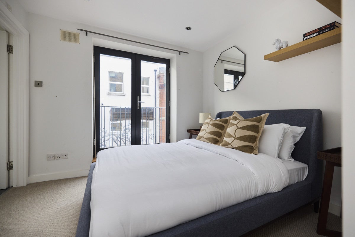 Flat Turville Street in Greater London