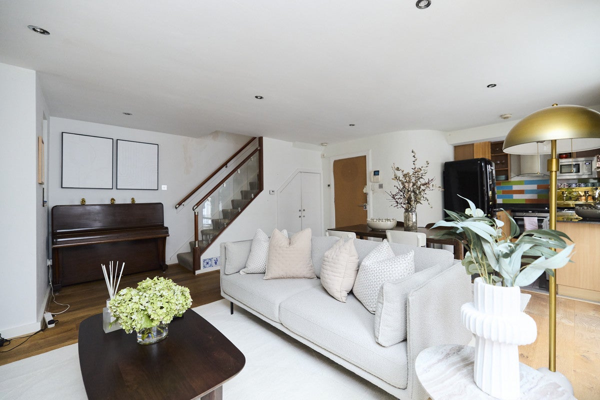 Flat Turville Street in Greater London