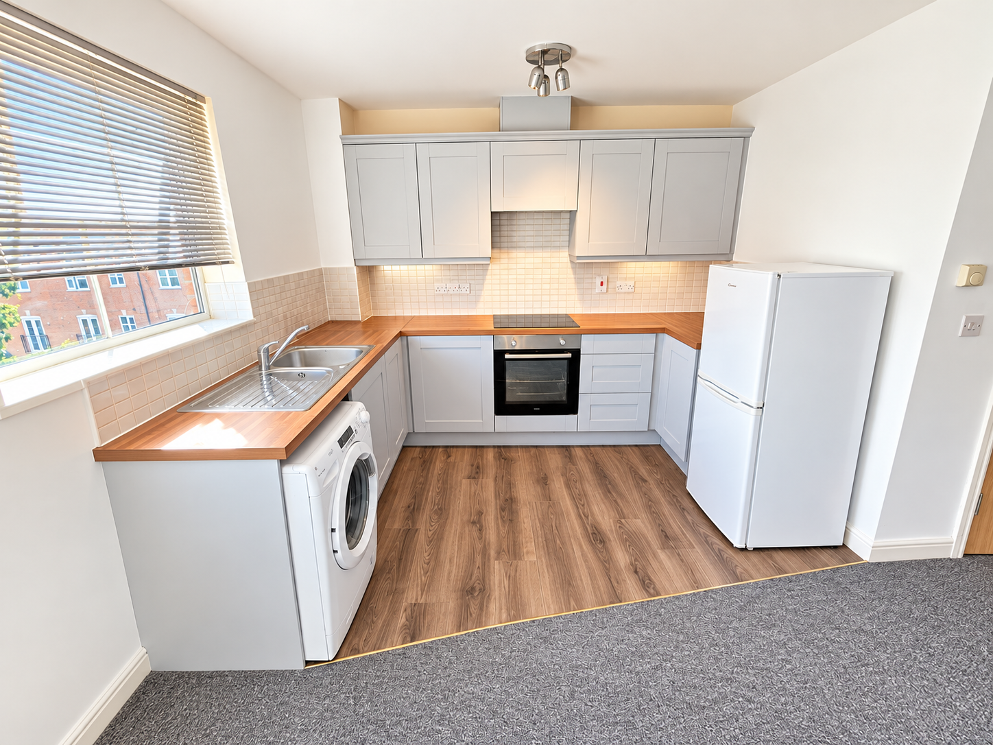Flat Bellway Close in Kettering