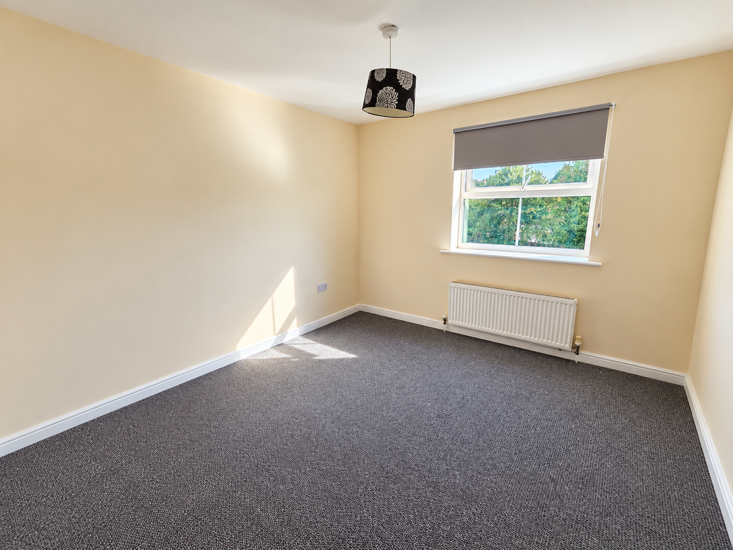 Flat Bellway Close in Kettering