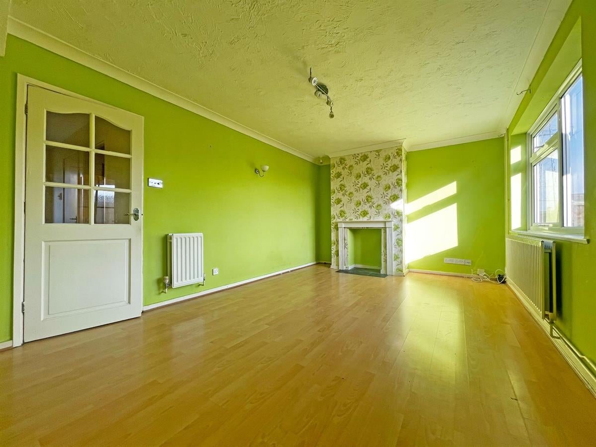 House Dearne Walk in Bedford