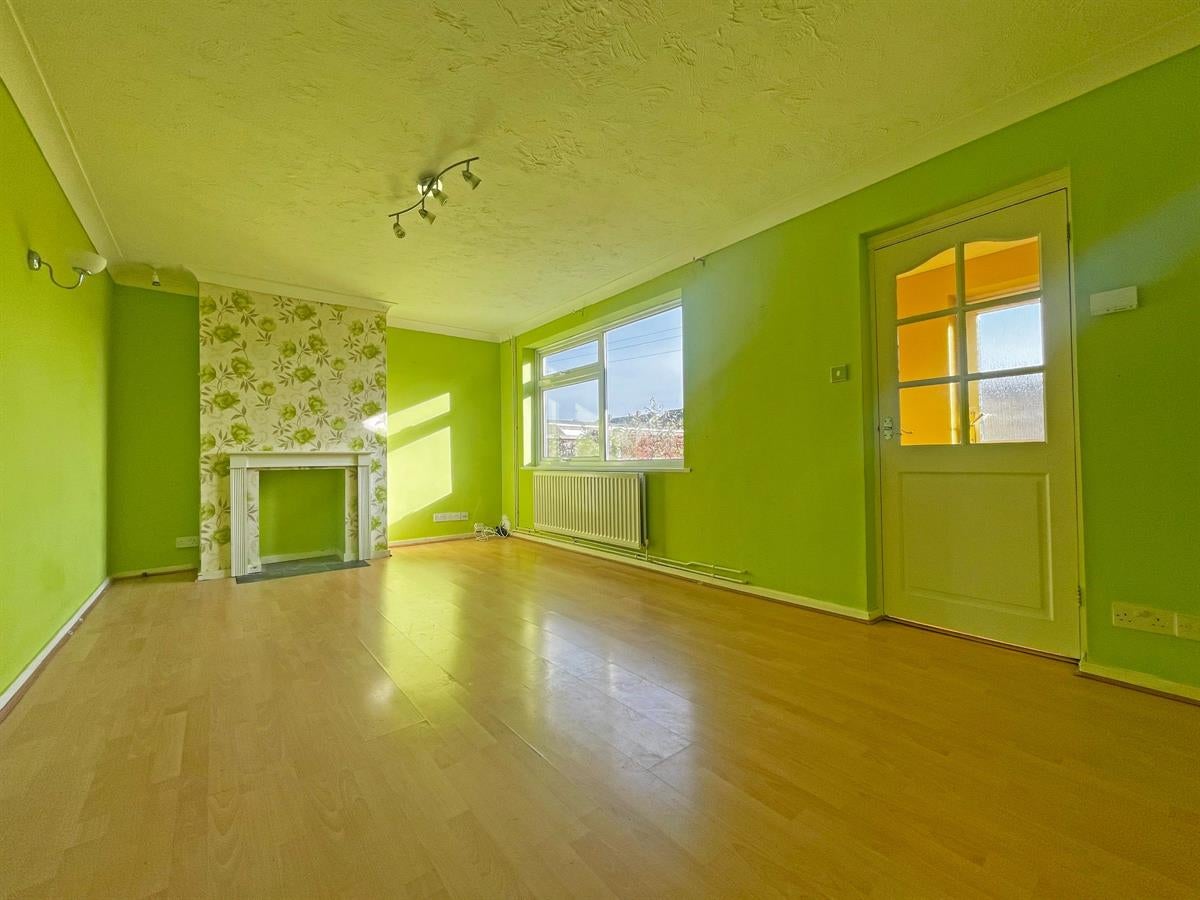 House Dearne Walk in Bedford