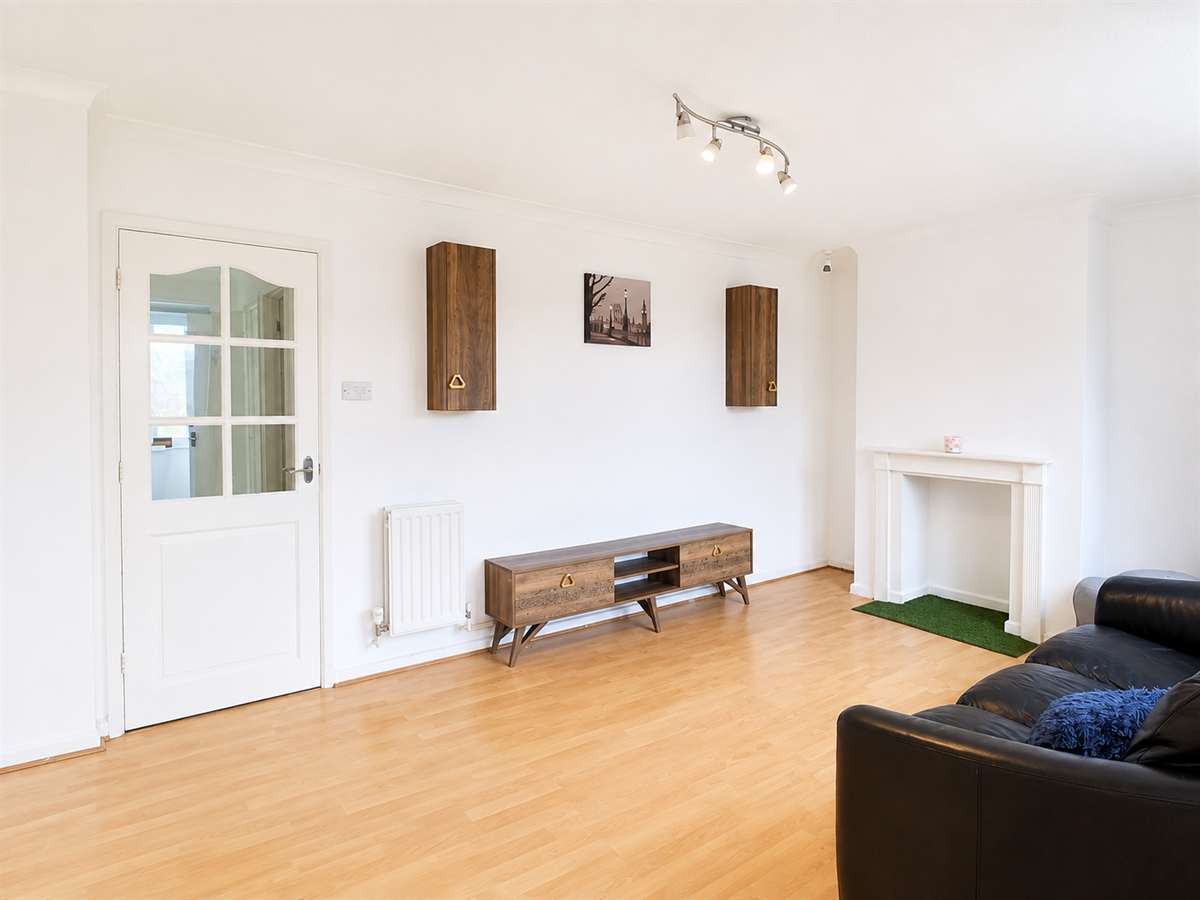 House Dearne Walk in Bedford