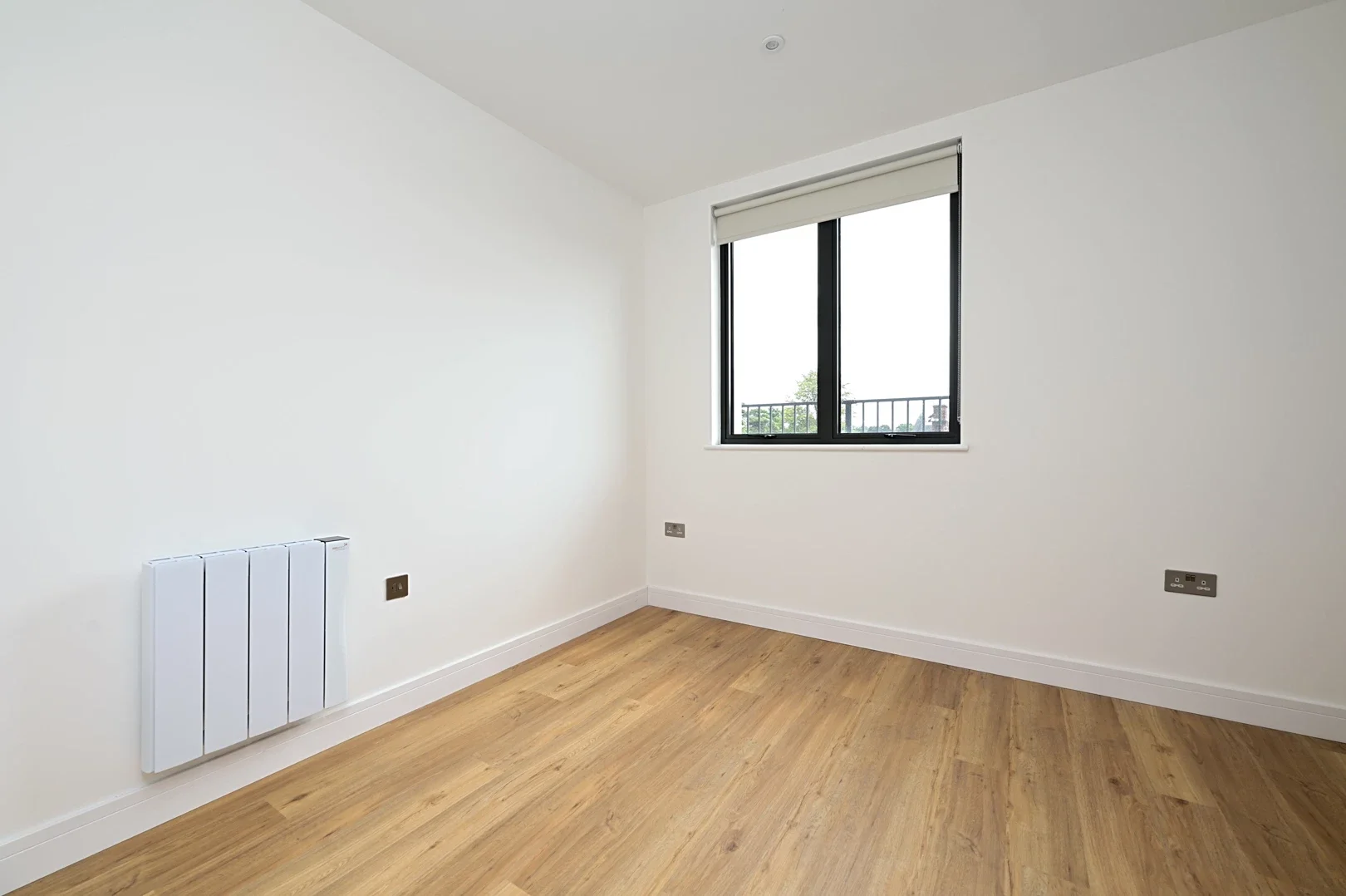 Flat Farnborough Road in Rushmoor