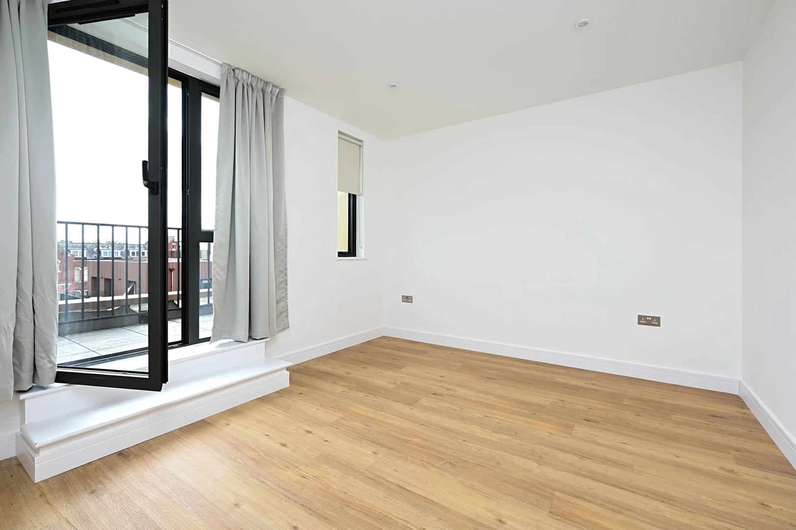Flat Farnborough Road in Rushmoor