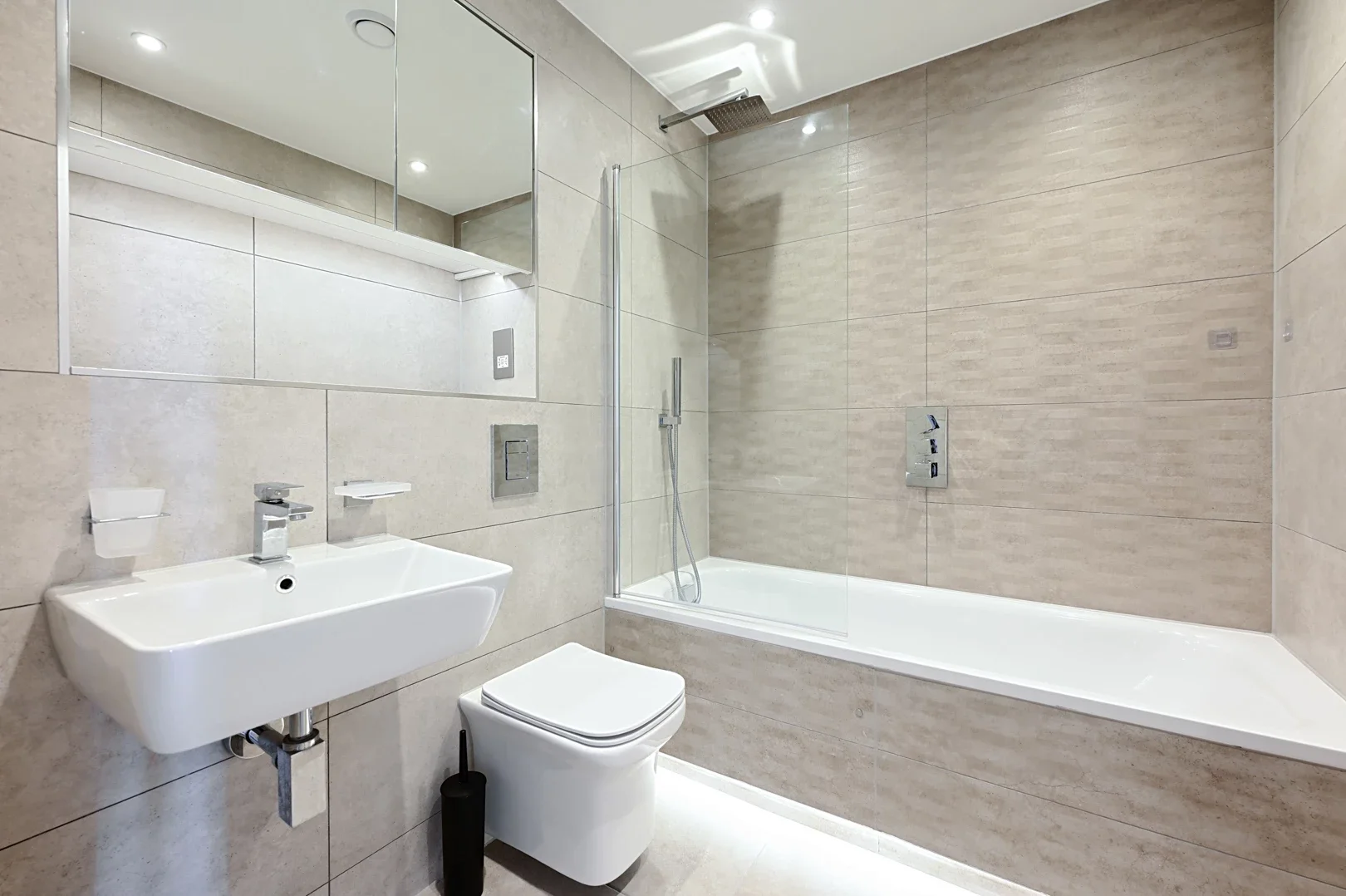 Flat Farnborough Road in Rushmoor