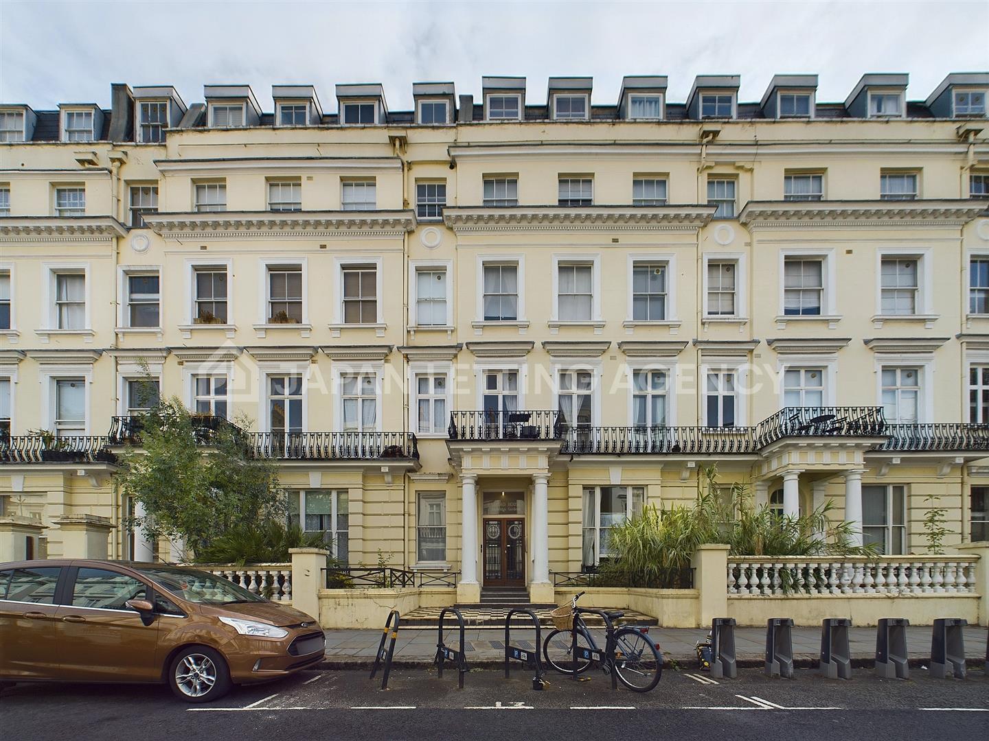 Flat Pembridge Gardens in Greater London