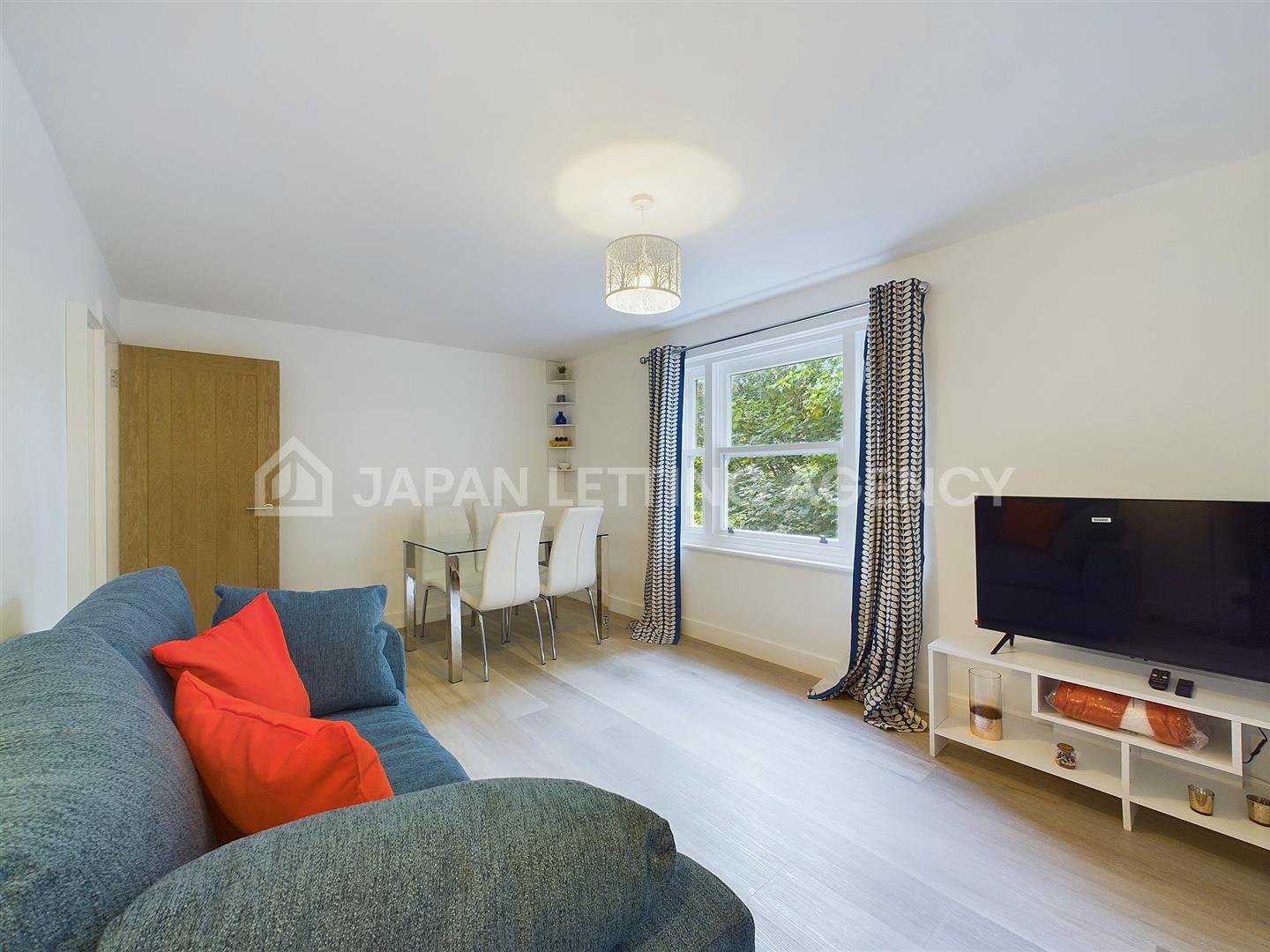 Flat Pembridge Gardens in Greater London