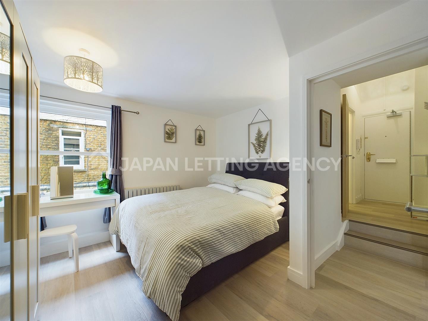 Flat Pembridge Gardens in Greater London
