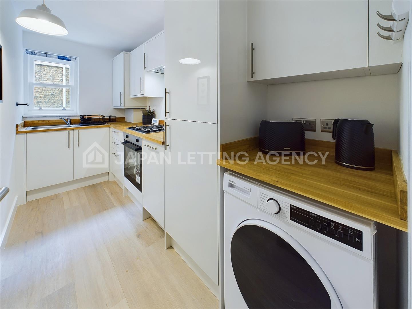 Flat Pembridge Gardens in Greater London