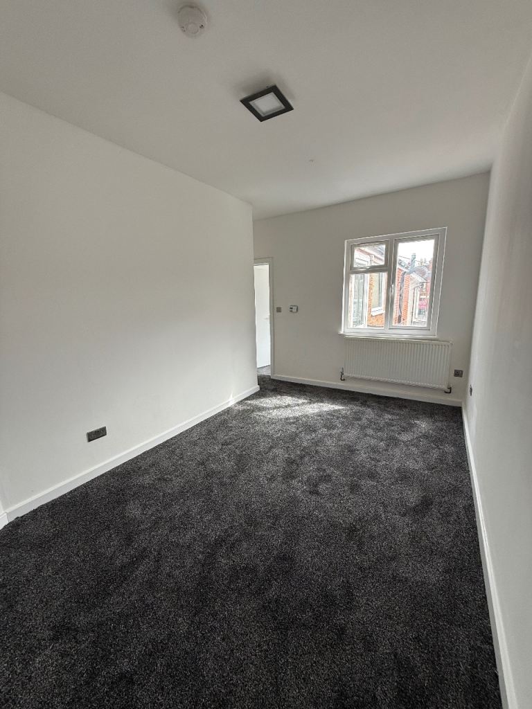 Flat Foleshill Road in Coventry