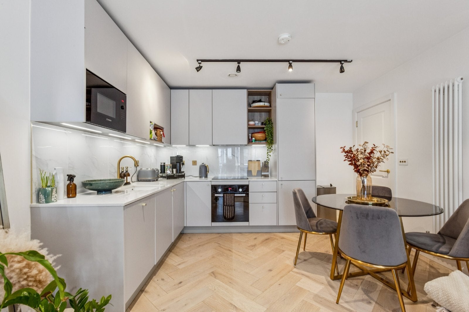 Flat Ravensbury Terrace in Greater London