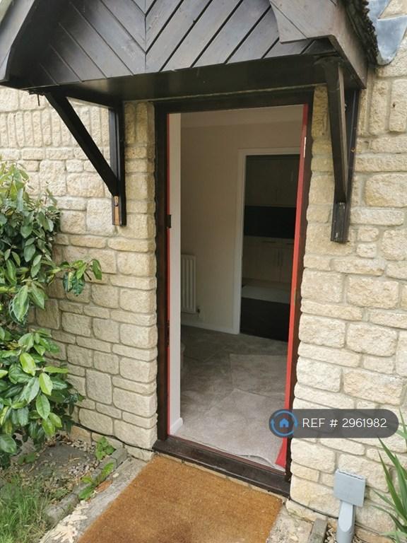 House Hanstone Close in Cotswold District